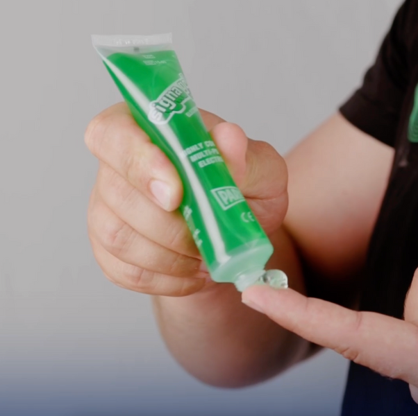 Applica il gel conduttivo